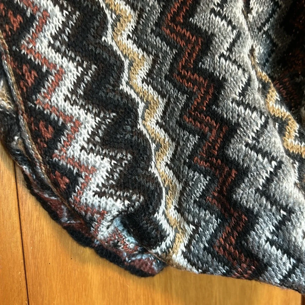 Chevron Patterned Infinity Scarf - Picture 2 of 3